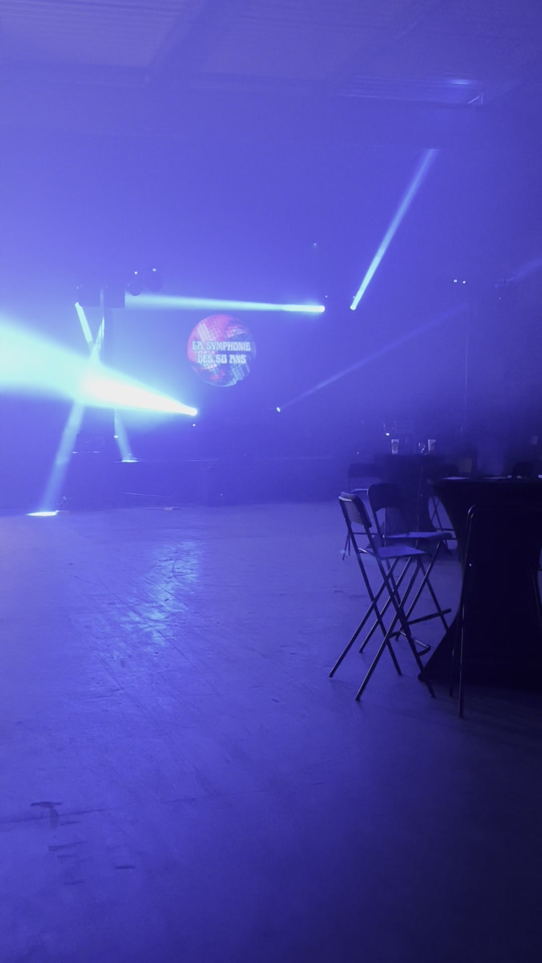 La Symphonie des 50 ans — jeux de lumière, faisceaux, écran vidéo